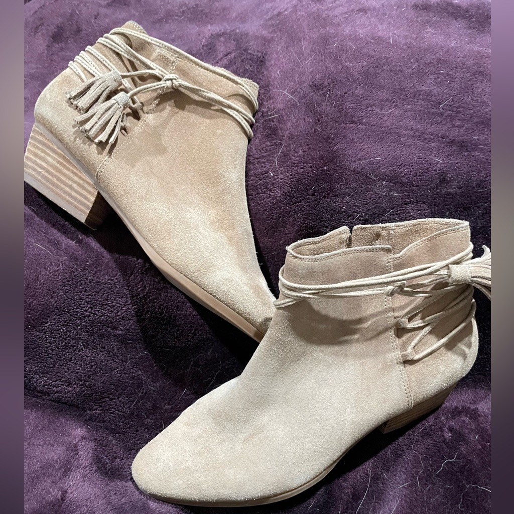 Vince Camuto Ankle Boots. Sz 9. Worn 1x.